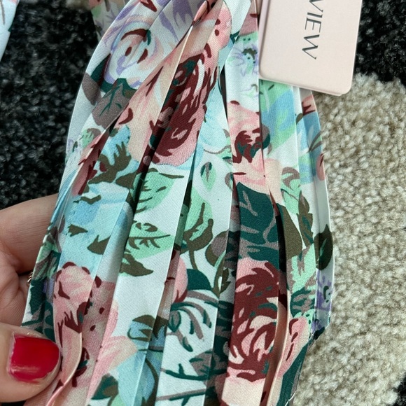 Review Floral Bow Scrunchie - BNWT - Picture 3 of 5